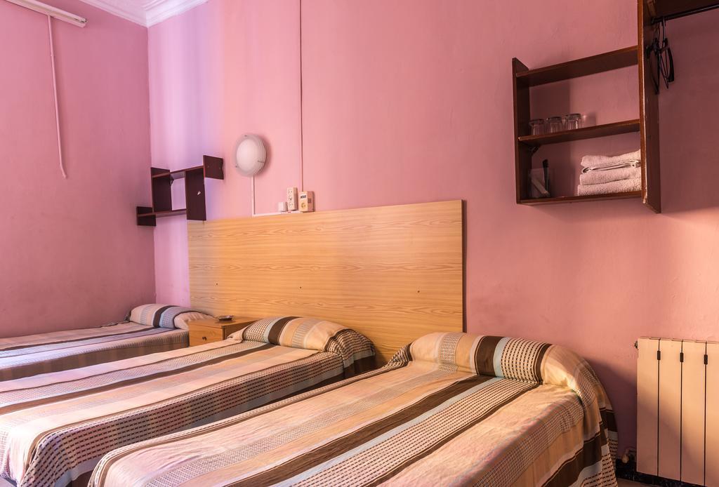 Hostel Turisol Barcelona Bagian luar foto
