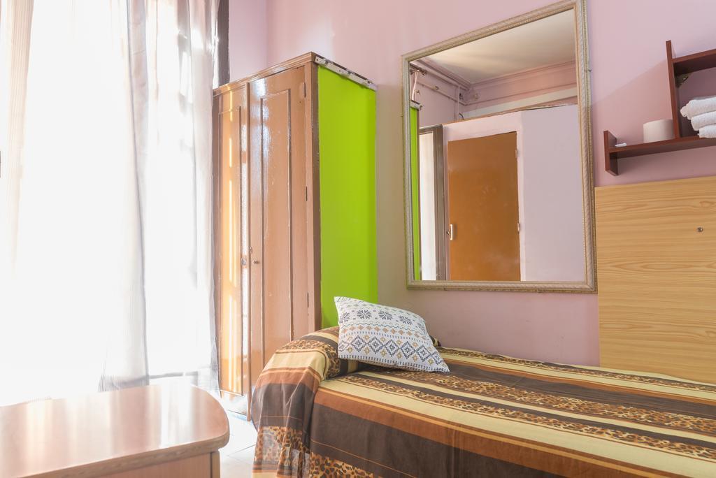 Hostel Turisol Barcelona Bagian luar foto
