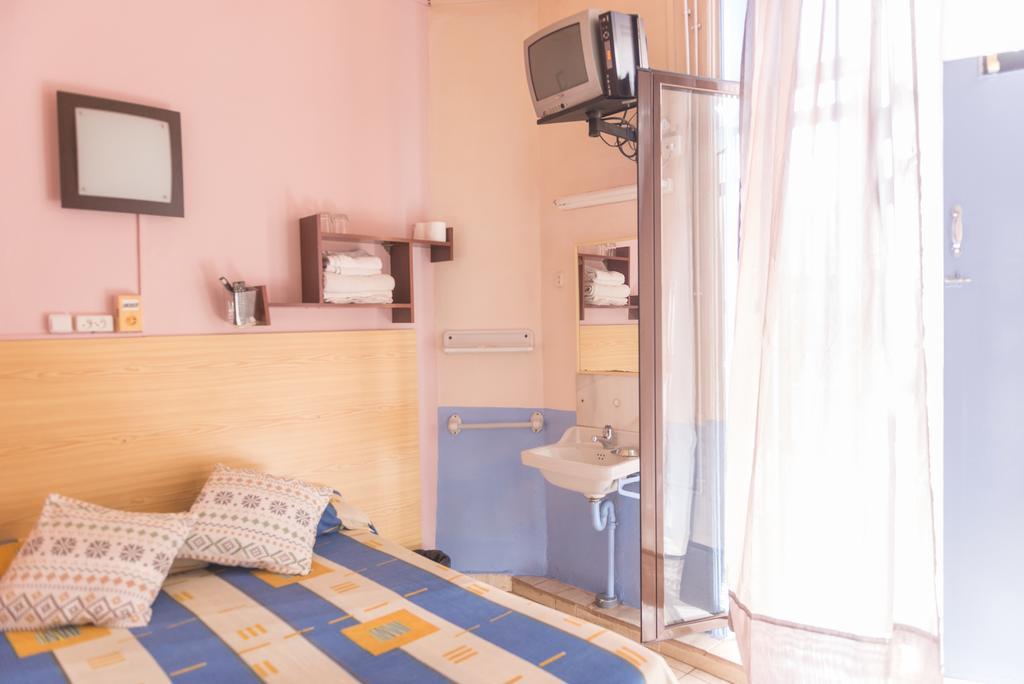 Hostel Turisol Barcelona Bagian luar foto