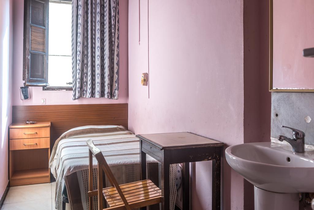 Hostel Turisol Barcelona Bagian luar foto