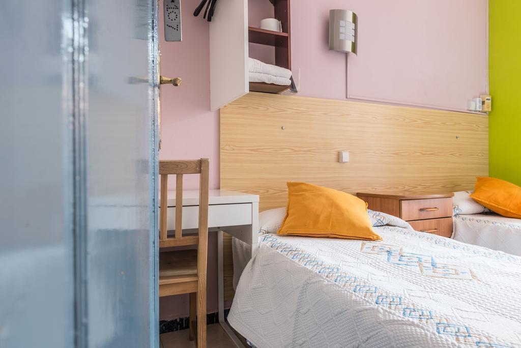 Hostel Turisol Barcelona Bagian luar foto