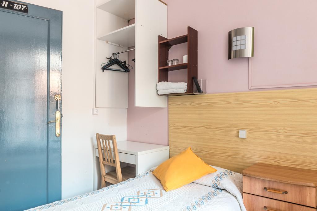 Hostel Turisol Barcelona Bagian luar foto